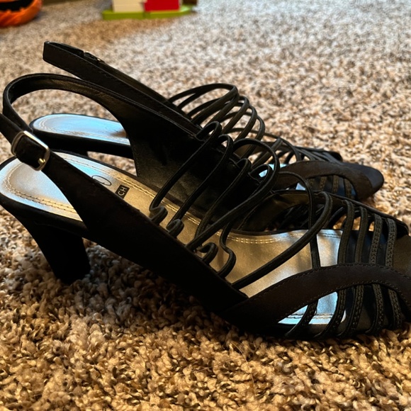 Impo Heels - Picture 2 of 3